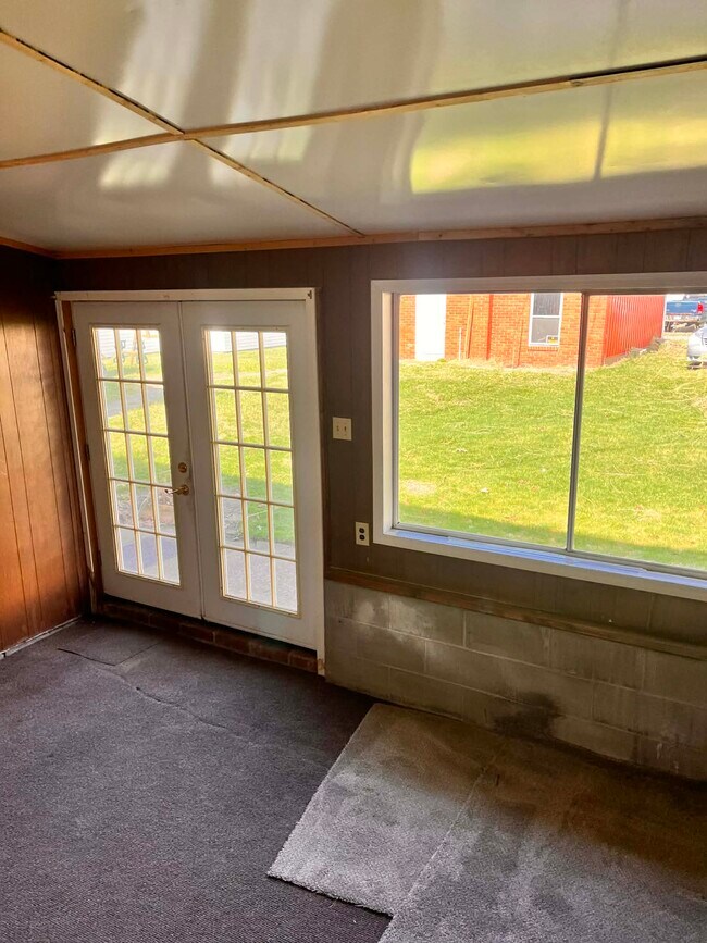 Building Photo - Newcomerstown Quad