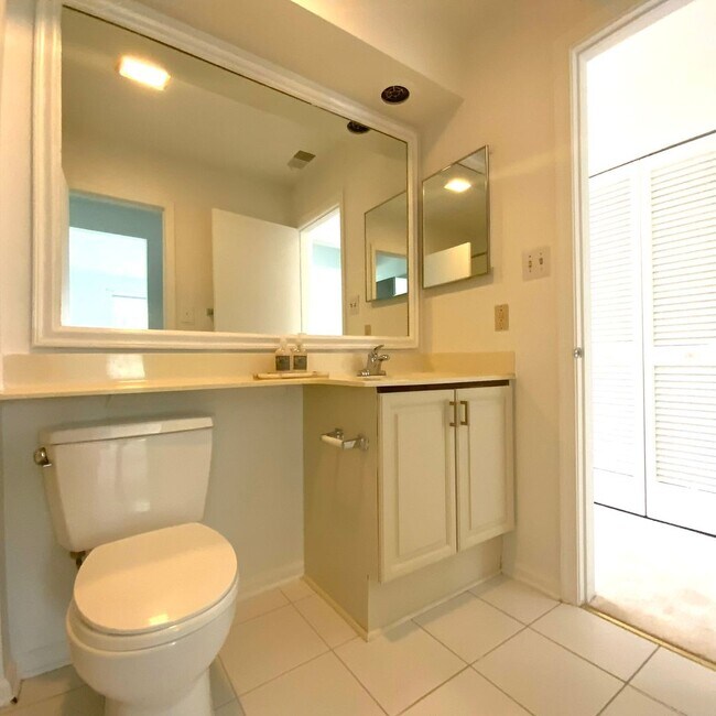 Building Photo - 7594 Lakeside Village Dr