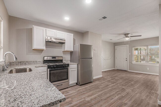 Building Photo - This charming 3-bedroom, 1-bath residence offers 1,000 square feet of comfortable living space, p...