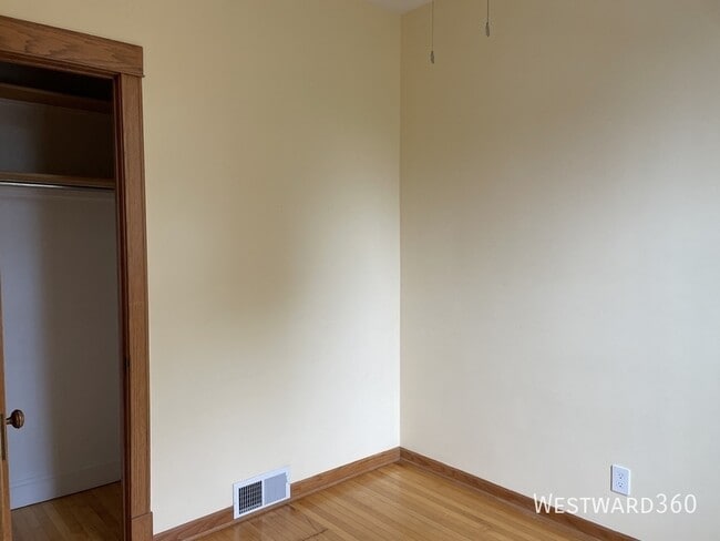 Building Photo - 2714 N Albany Ave