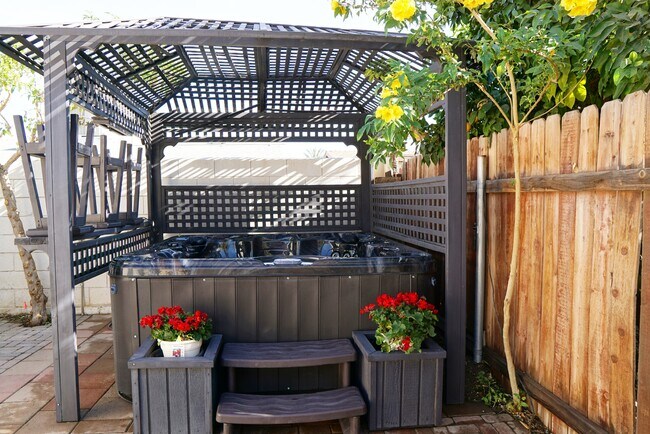 Building Photo - 51660 Avenida Villa