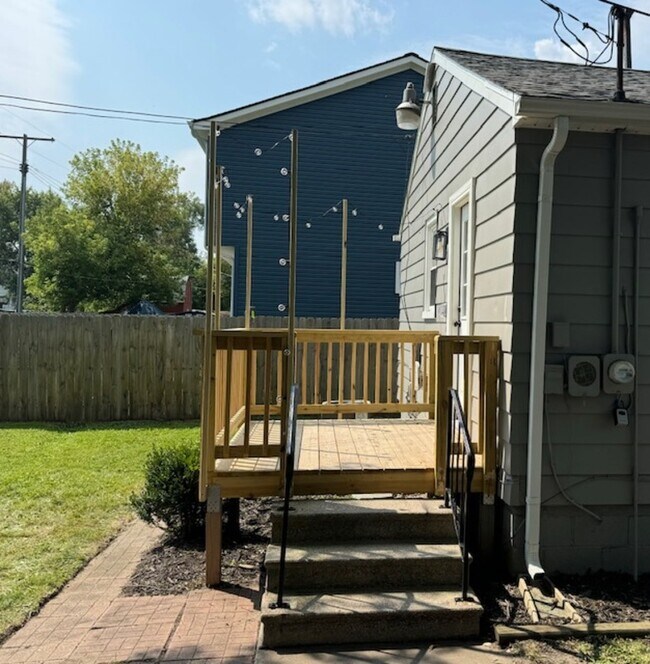 Building Photo - 346 E Bernhard Ave