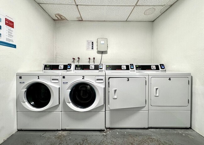 Building Photo - 50-58 Walnut Street Unit 12