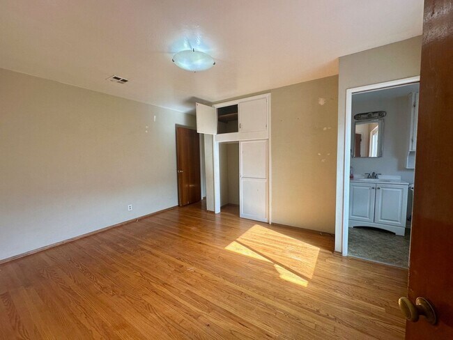 Building Photo - Large home in West Chula Vista