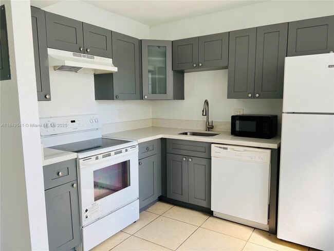 Building Photo - 4705 NW 9th Dr