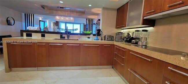 Building Photo - 1331 Brickell Bay Dr