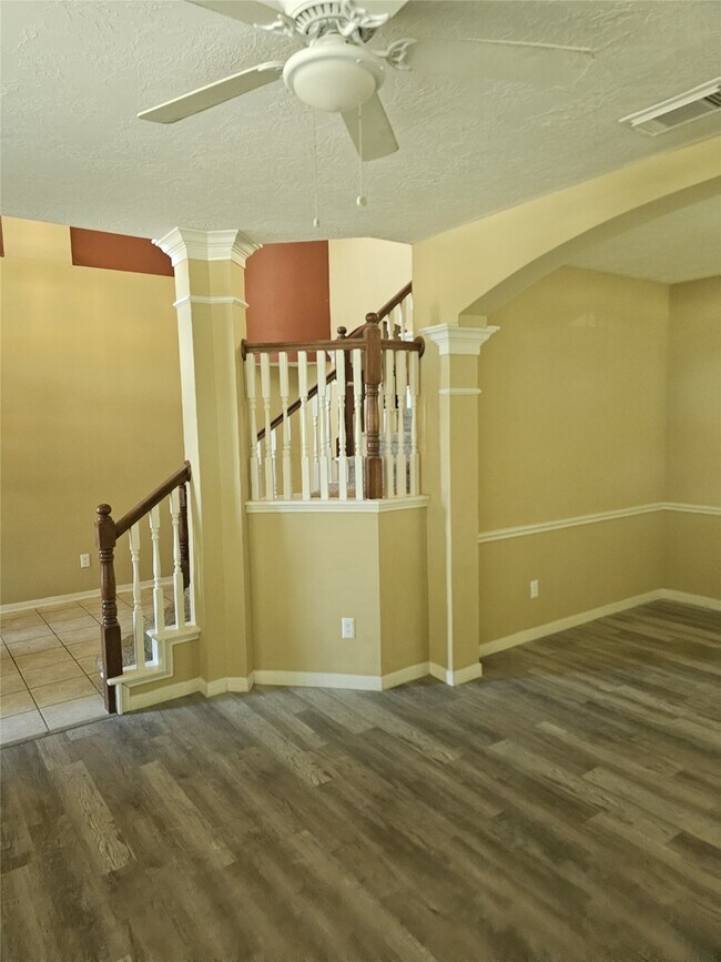 Building Photo - 12111 N Brenton Knoll Dr