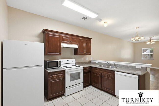 Building Photo - 3116-3118 S Cherry Ln