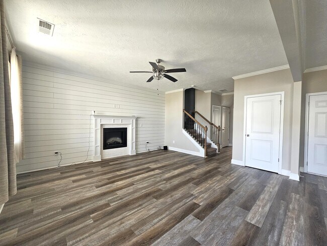 Building Photo - 710 Navan Ln