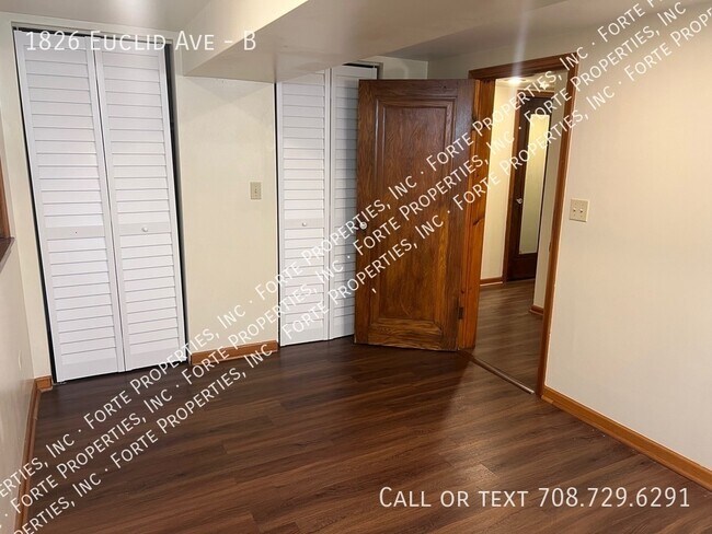 Building Photo - Spacious one bedroom apartment