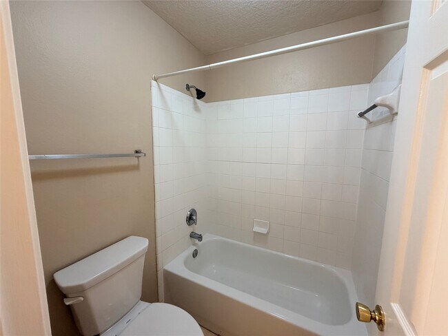 Building Photo - 15423 Fir Woods Ln