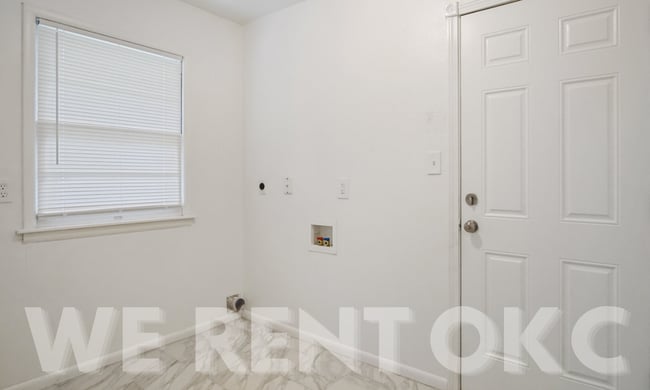 Building Photo - 132 W Jarman Dr