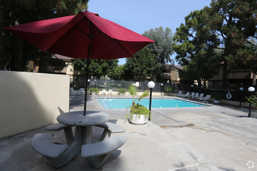 Primary Photo - Park Plaza Apartments