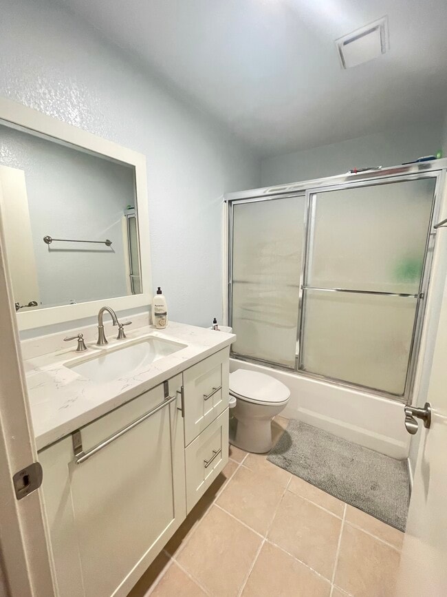 Building Photo - 13100 Creek View Dr