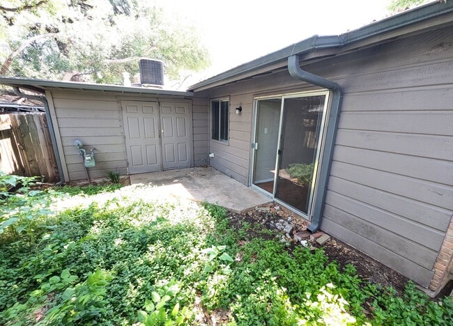 Building Photo - Amazing four-plex unit ready for immediate...
