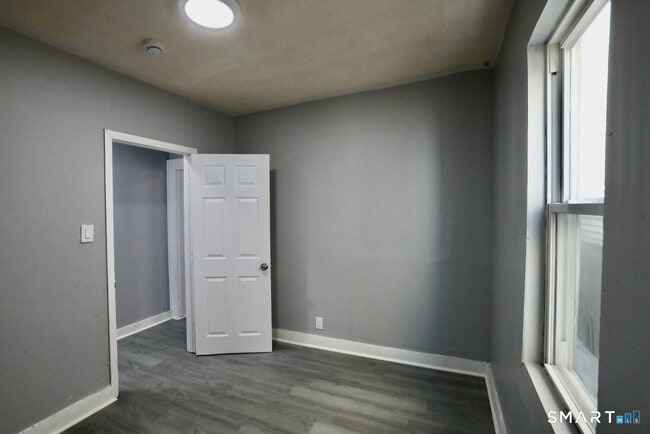 Building Photo - 156 Poplar St