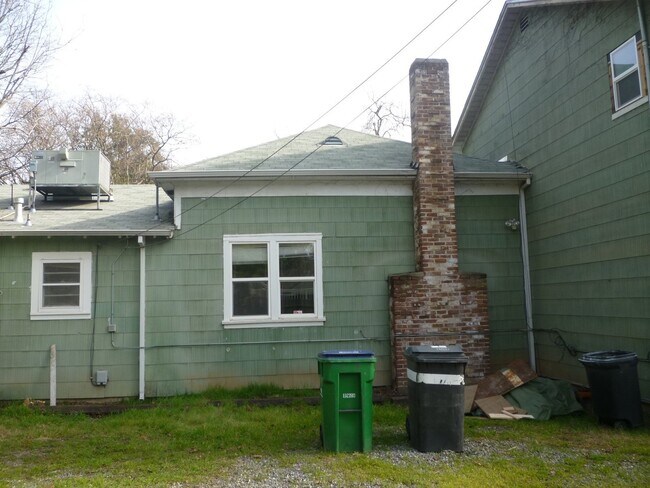 Building Photo - 3 Bedroom plus bonus room! Close to Enloe, CSUC and Downtown