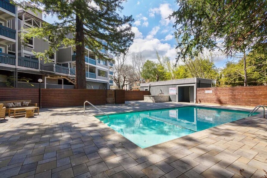 Building Photo - 725 Mariposa Ave.