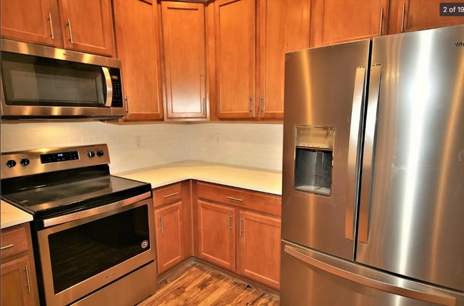 Building Photo - Inviting Open-Concept Townhome!