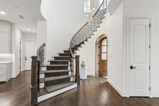 Building Photo - 28 Comillas Dr