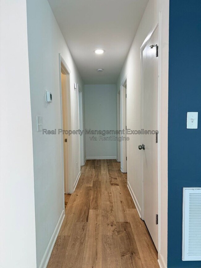 Building Photo - 108 Hassell Ct