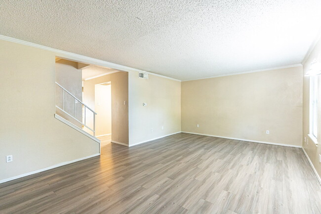 Building Photo - Spacious 2 Bedroom Townhome with Carport!