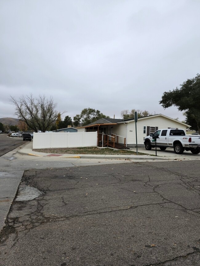 Primary Photo - 680 Schultz St