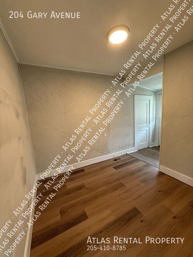 Building Photo - 204 Gary St