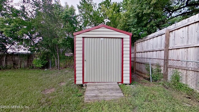Building Photo - 165 Parkwood Dr W