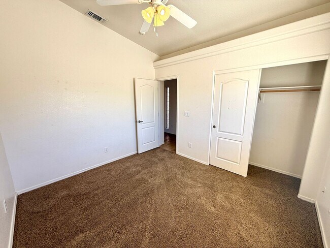 Building Photo - Great 3 bedroom, 2 bathroom home located in a cul-de-sac