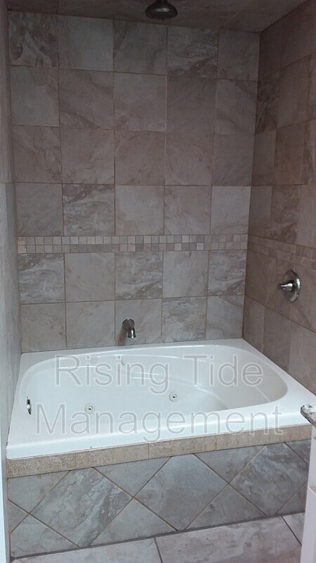 Building Photo - 5129 Highland Ave