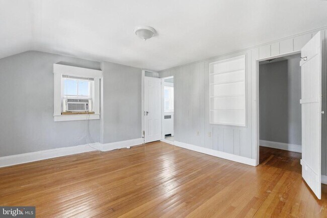 Building Photo - 142 N Washington St