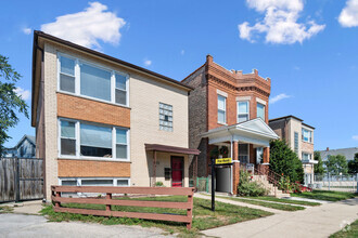 Building Photo - 4912 W Berteau Ave