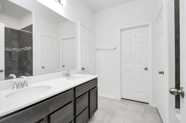 Building Photo - 2030 Domeniko Dr