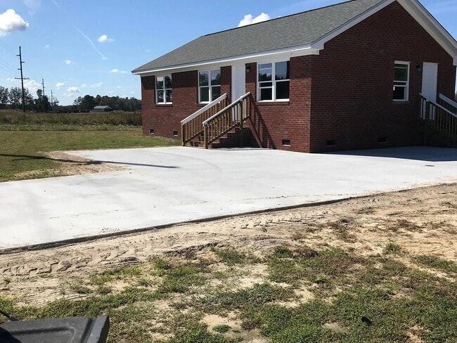 Building Photo - 7873 Red Hill Rd