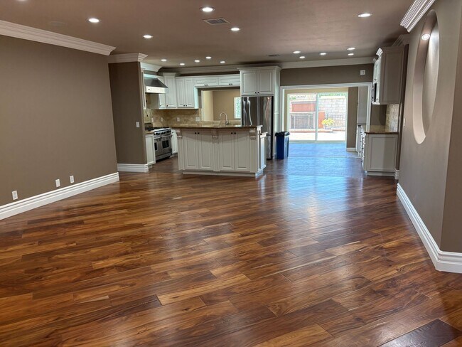 Building Photo - Spectacular-Remodeled 4-Bedroom Home with Pool, Spa, + 600 sqft Bonus Space in lovely Sylmar neig...