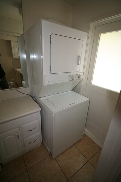 Building Photo - 9962 Durant Dr