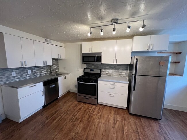 Building Photo - 3BR house in Southside Slopes