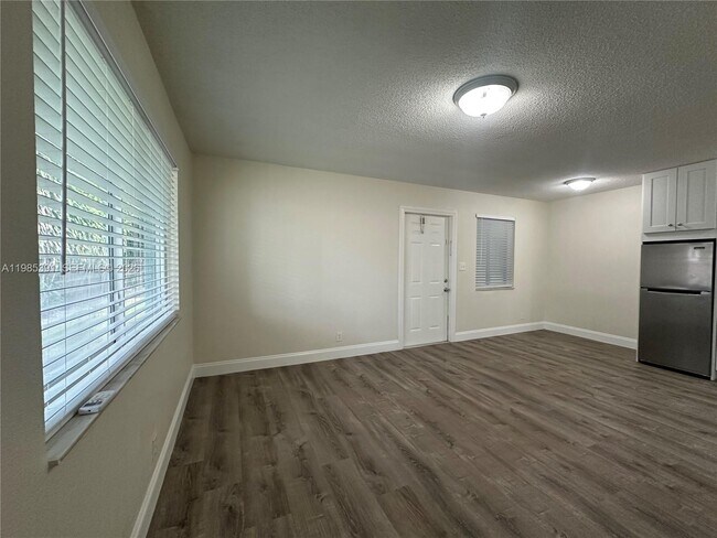 Building Photo - 5901 NE 18th Ave