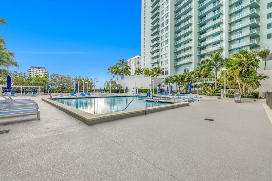 Building Photo - 1800 N Bayshore Dr