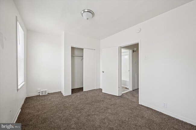 Building Photo - 5427 Delancey St