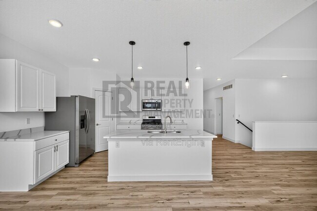 Building Photo - 8914 Hickory Dr