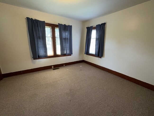 Building Photo - Spacious 3 Bed 1 Bath home located in Eureka