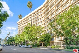 Building Photo - 100 S Doheny Dr