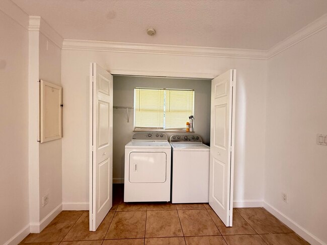 Building Photo - 486 NE Solida Cir