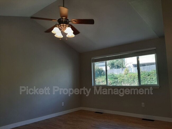 Building Photo - 11027 Pansy Pl NW