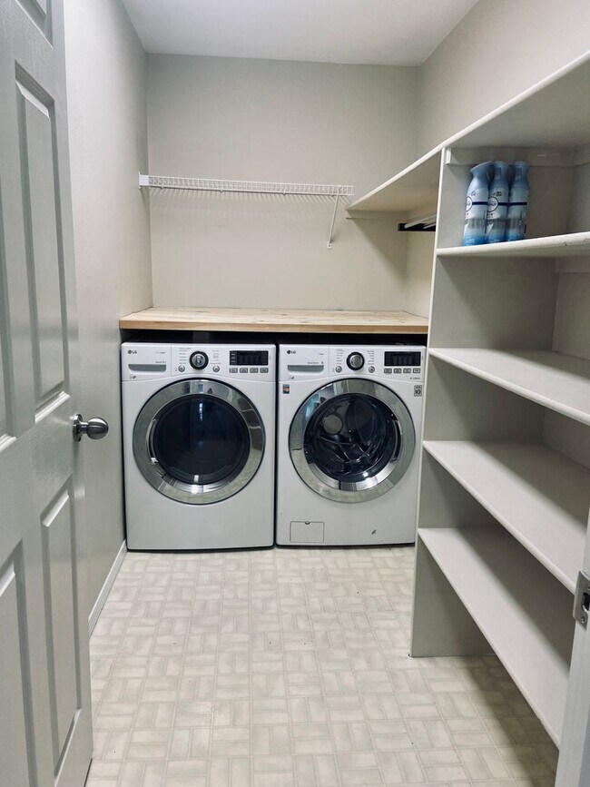 Building Photo - Rental