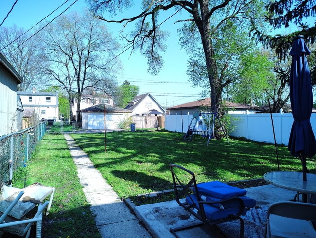 Building Photo - 14337 Parnell Ave