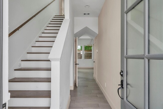 Building Photo - 9551 Neuens Rd