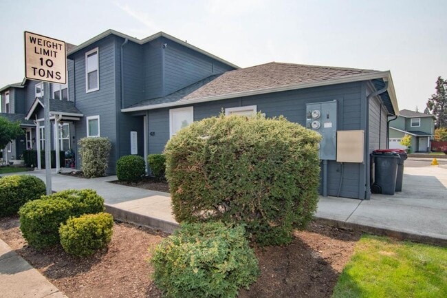 Building Photo - 421 N 10th St